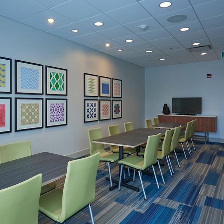 Holiday Inn Express & Suites St. John'S Airport By Ihg Exterior photo
