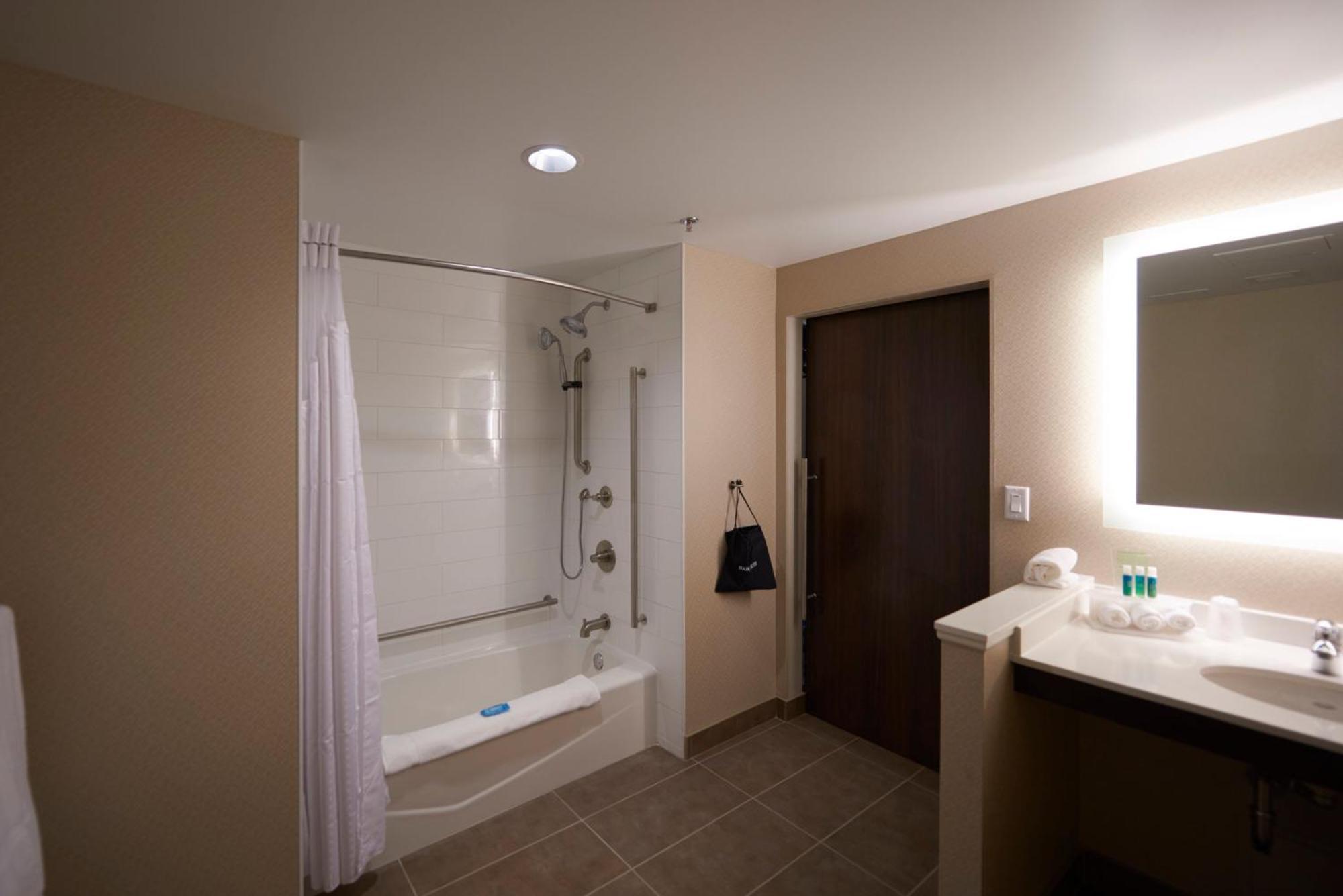 Holiday Inn Express & Suites St. John'S Airport By Ihg Exterior photo